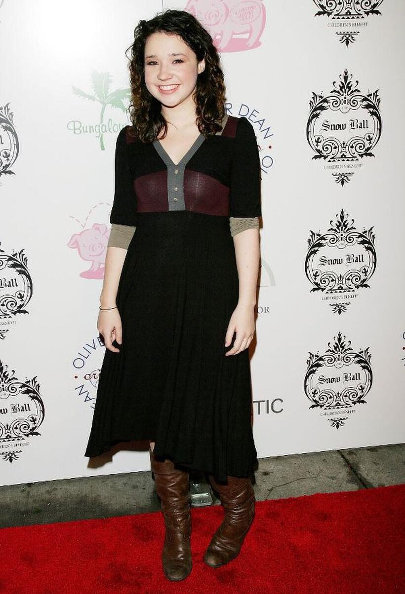 Sarah Steele at the 2006 Snow Ball Children's Benefit.