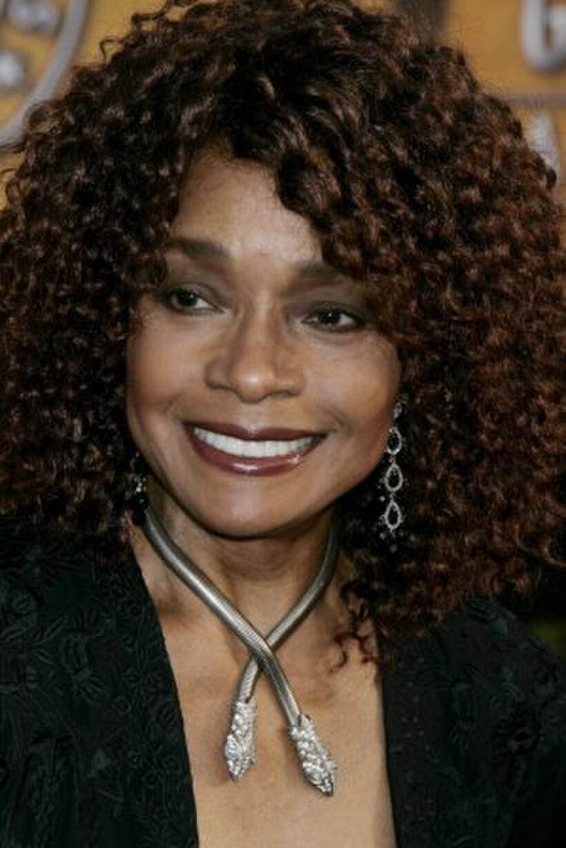 Beverly Todd at the 12th Annual Screen Actors Guild Awards.