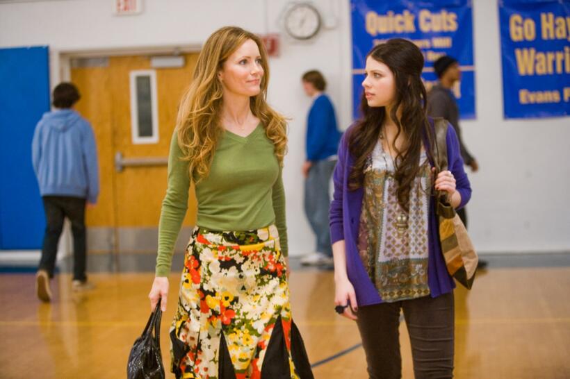Leslie Mann as Scarlet and Michelle Trachtenberg as Maggie in "17 Again."