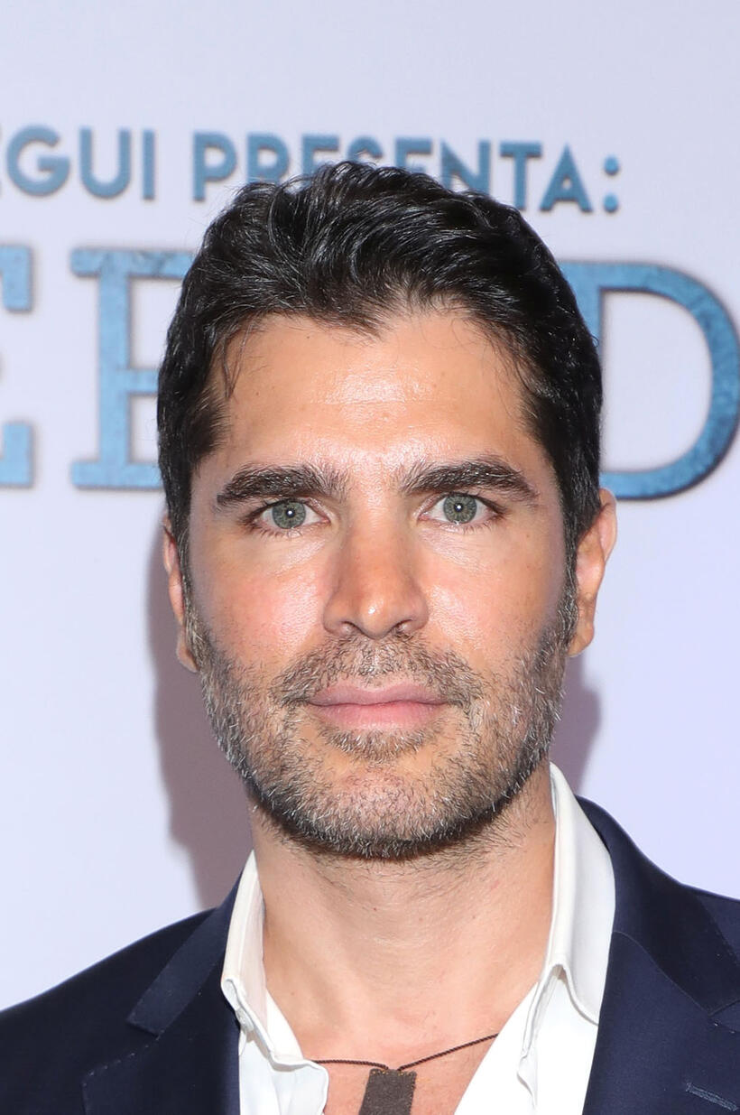 Eduardo Verastegui at the red carpet premiere of the film "Inesperado" in Mexico City.