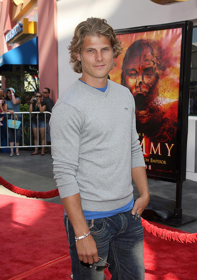 Travis Van Winkle at the California premiere of "The Mummy : Tomb of the Dragon Emperor."