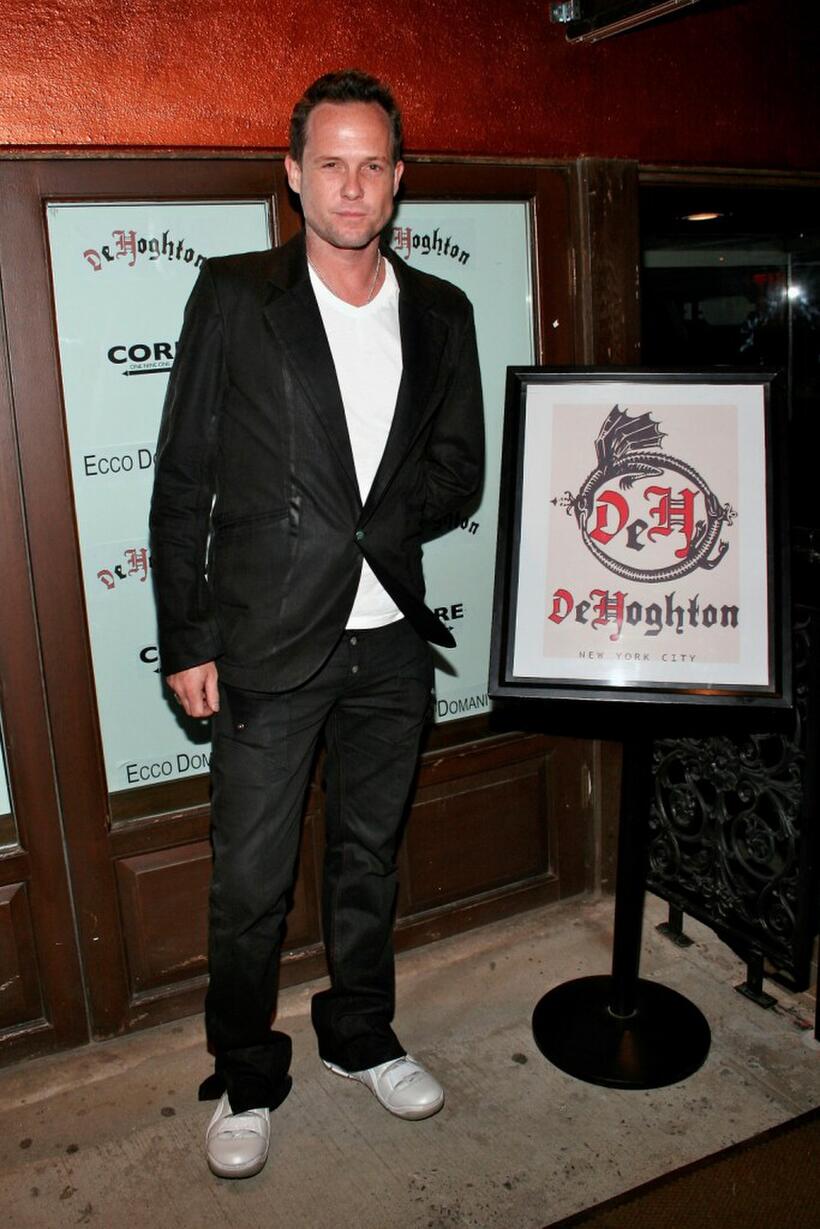 Dean Winters at the launch of "DeHoghton."