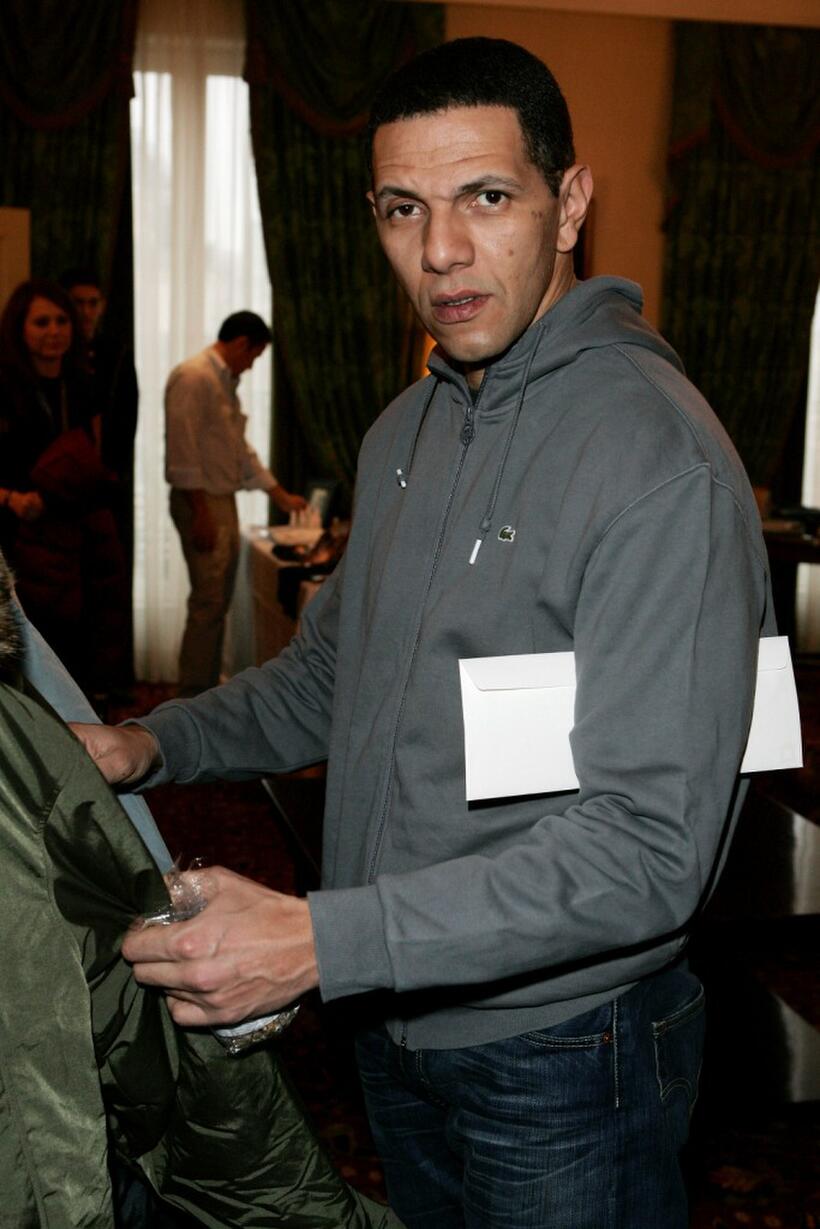 Roschdy Zem at the "Espace Glamour Chic" gift lounge.