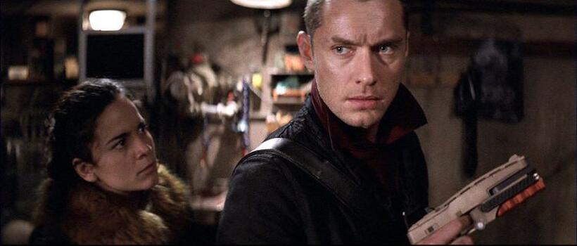Alice Braga as Beth and Jude Law as Remy in "Repo Men."