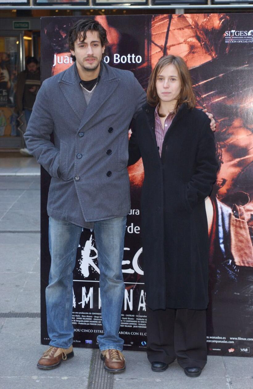 Juan Diego Botto and Marta Etura at the photo shoot of "Trece Campanadas."