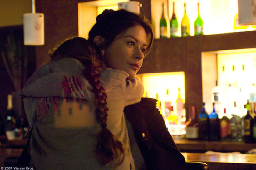 Abigail Breslin and Catherine Zeta-Jones in "No Reservations."