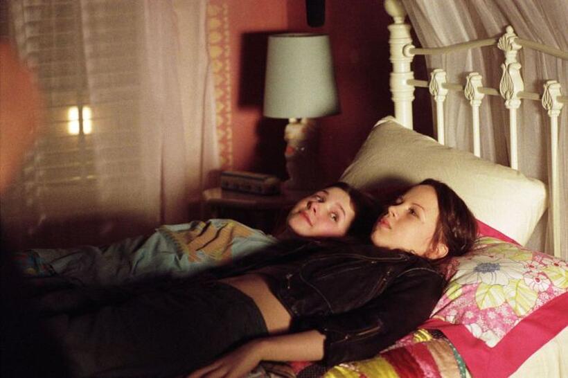 Abigail Breslin as Anna and Sofia Vassilieva as Kate in "My Sister's Keeper."
