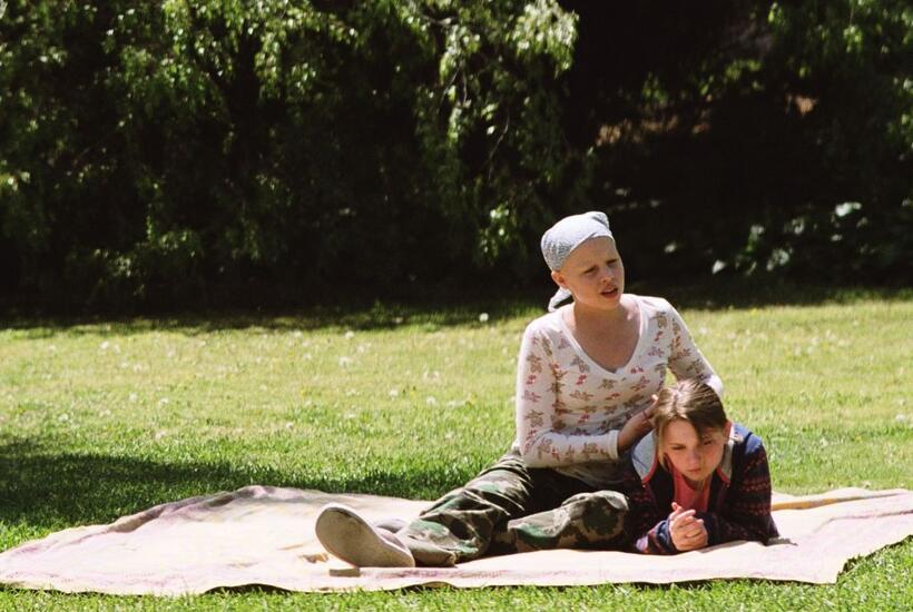 Sofia Vassilieva as Kate and Abigail Breslin as Anna in "My Sister's Keeper."