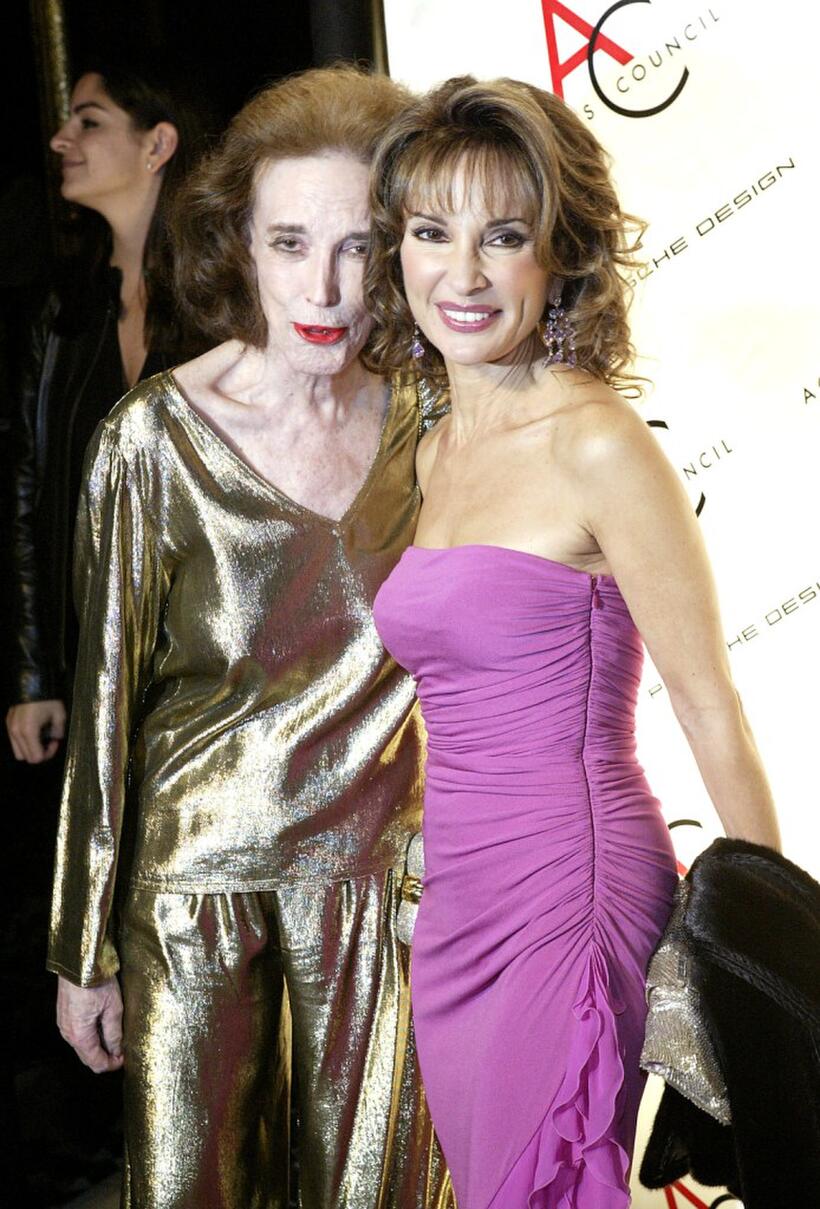 Helen Gurley Brown and Susan Lucci at the 2004 ACE Awards.