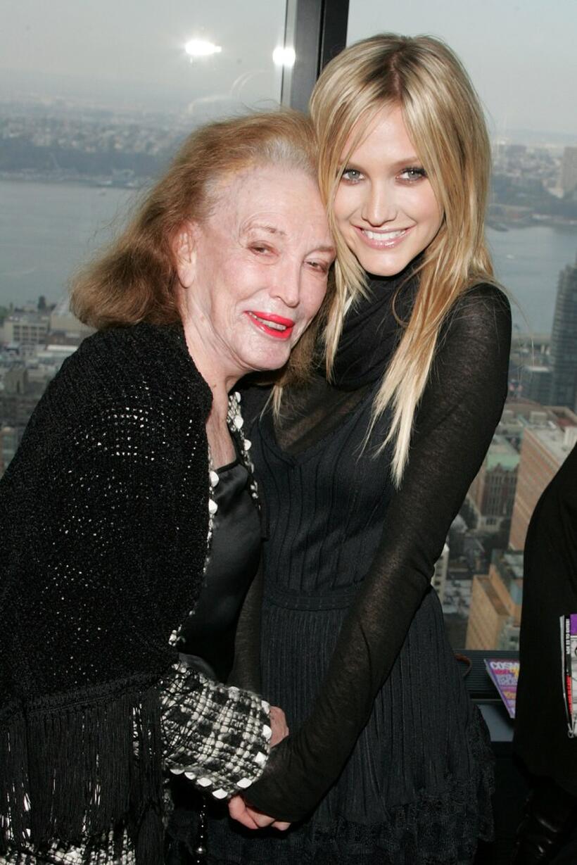 Helen Gurley Brown and Ashlee Simpson at the 2007 CosmoGIRL! Born to Lead Awards.