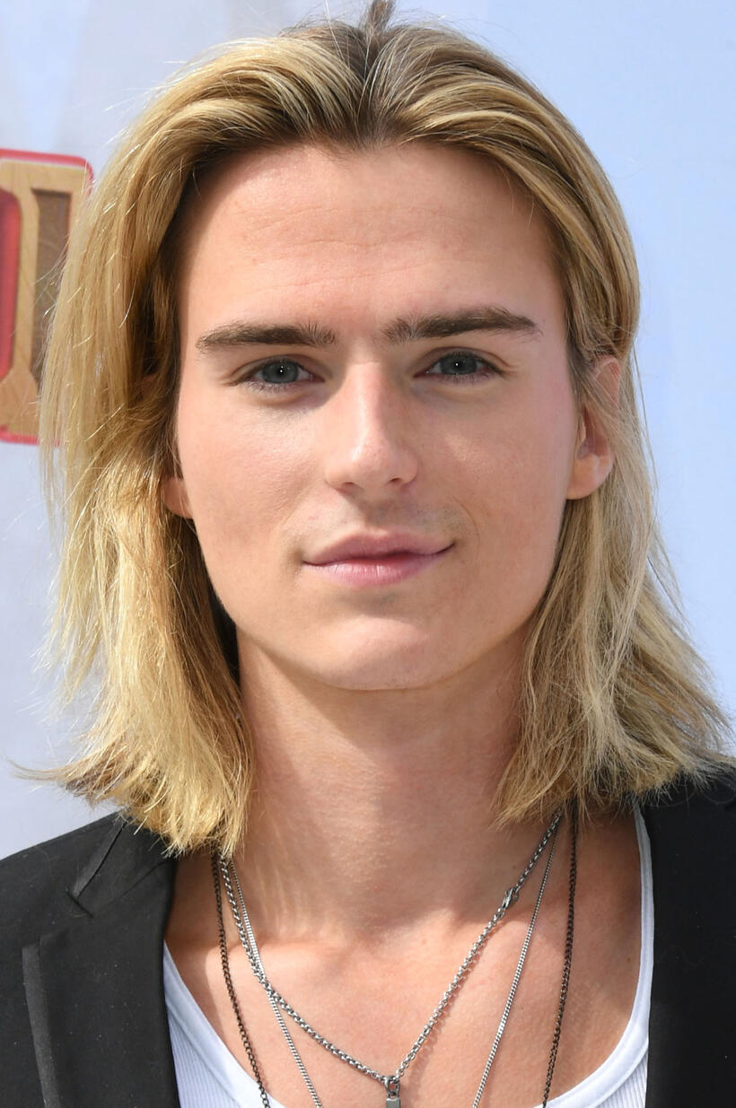 Luke Eisner at the premiere of Netflix's "Klaus" in Westwood, California.