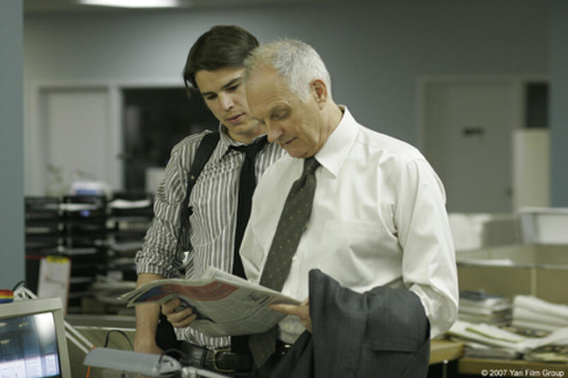 Josh Hartnett and Alan Alda in "Resurrecting the Champ."