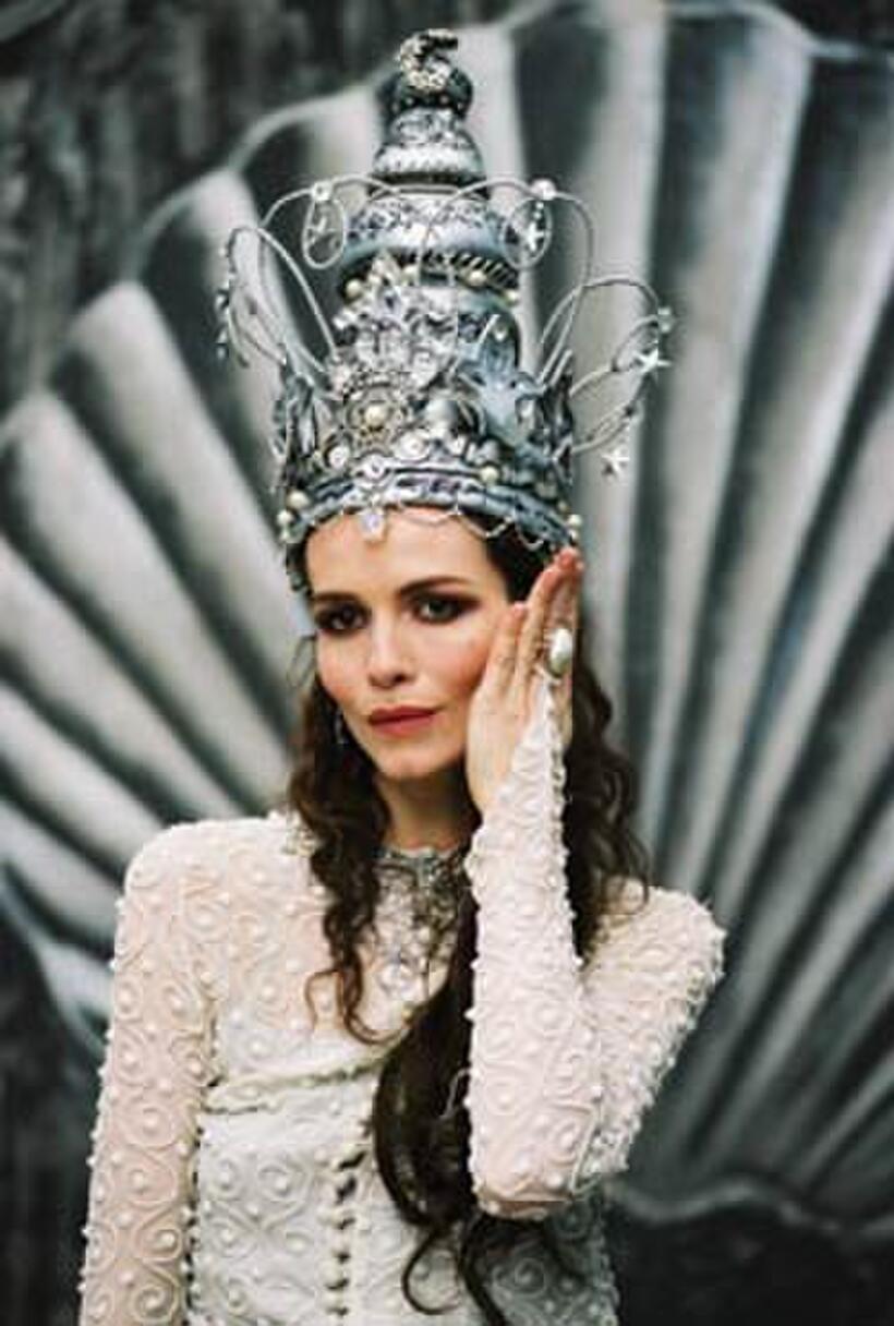 Saffron Burrows as Lea De Castro in "Klimt."