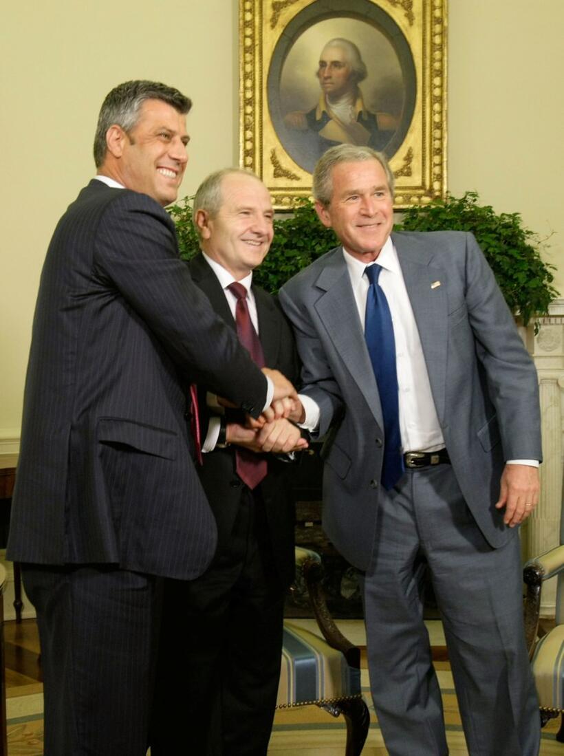 Prime Minister Hashim Thaci, Kosovar President Fatmir Sejdiu and President George W. Bush at the meeting in the Oval Office of the White House.