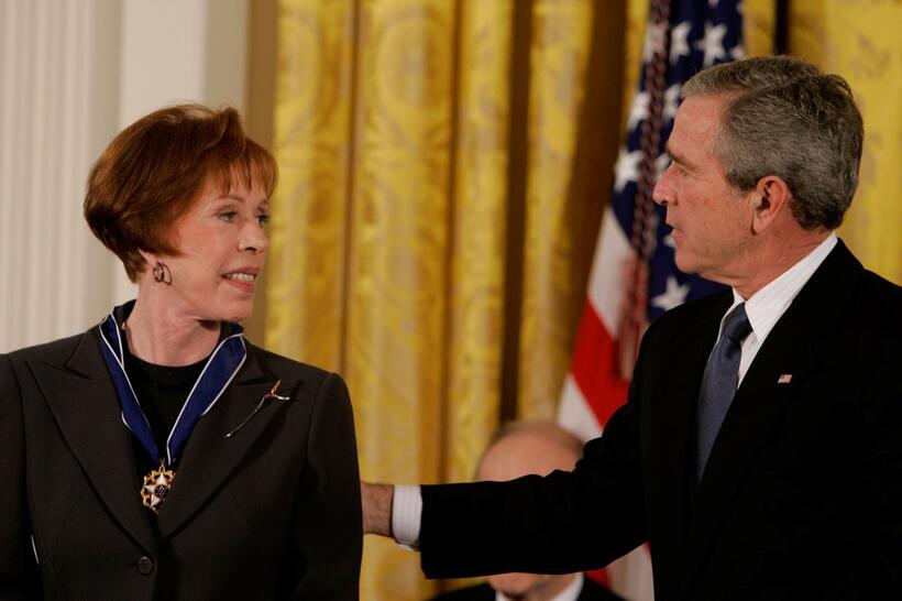 Carol Burnett and U.S. President George W. Bush for a ceremony at the White House.