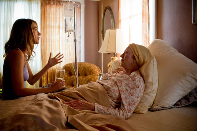 Natalie Zea as Kaitlyn and Veronica Cartwright as Patricia in ``In/Sight.''