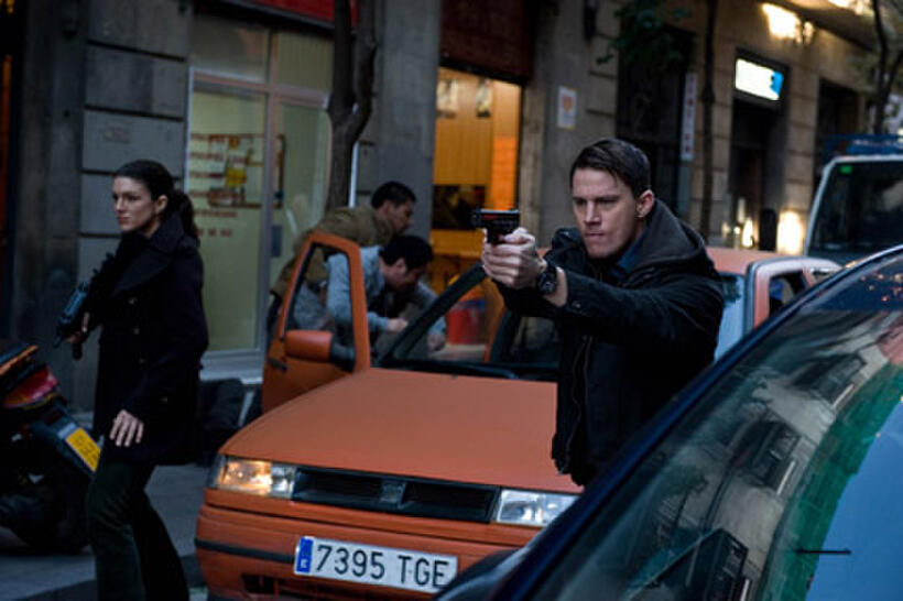 Gina Carano as Mallory Kane and Channing Tatum in ``Haywire.''