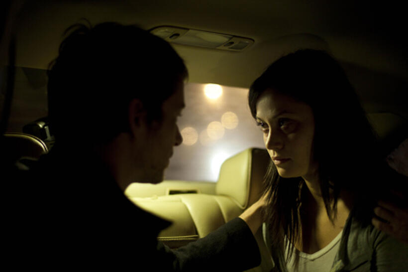 Simon Quarterman as Fr. Ben Rawlings and Fernanda Andrade as Isabella Rossi in ``The Devil Inside.''