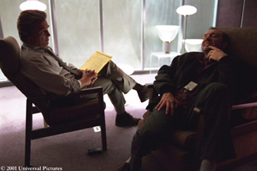 Dr. Mark Powell (Bridges) tries to understand his mysterious patient Prot (Spacey), who claims to be from a distant planet, "K-Pax."