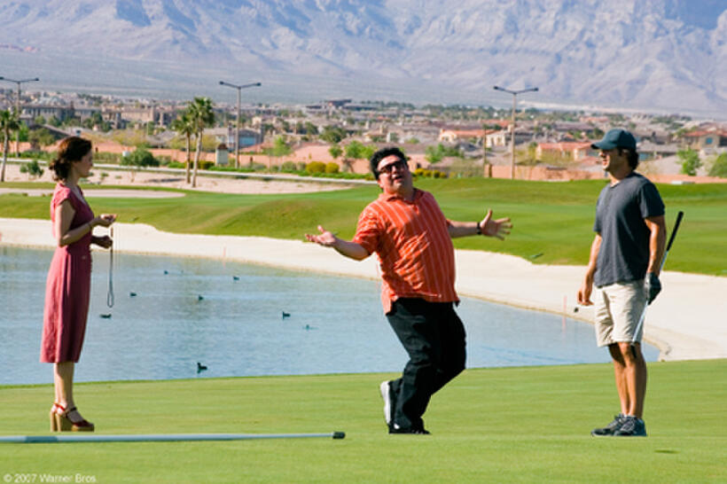 Billie Offer (Drew Barrymore) announces the winner as Huck Cheever (Eric Bana) completes his running/golf bet with Ready Eddie (Horatio Sanz) in "Lucky You."