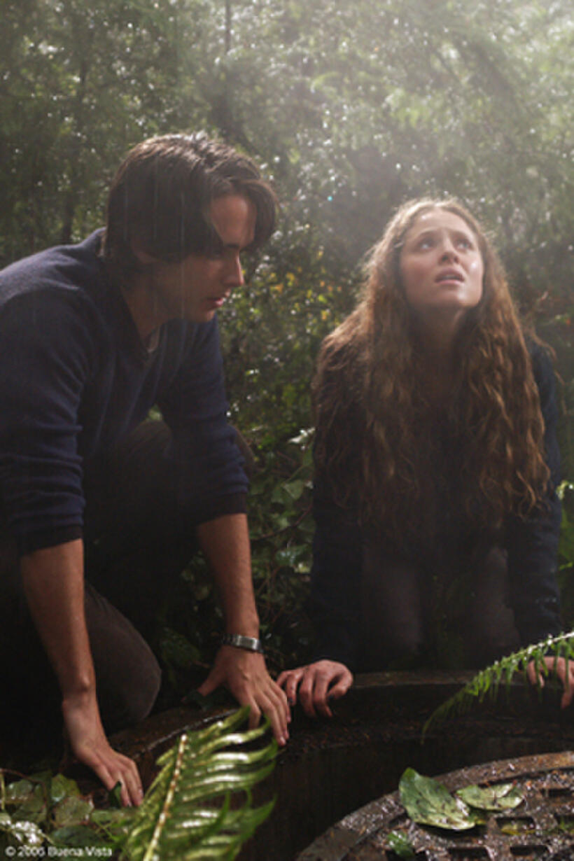 Justin Chatwin and Margarita Levieva in "The Invisible."