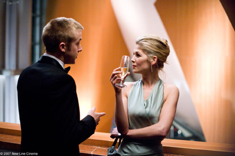 Ryan Gosling and  Rosamund Pike in "Fracture."
