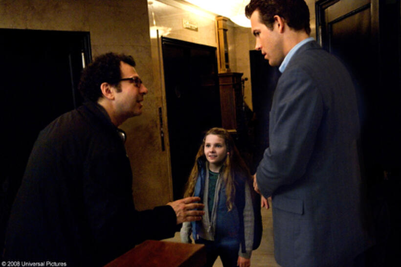 Adam Brooks, Ryan Reynolds and Abigail Breslin on the set of "Definitely, Maybe."