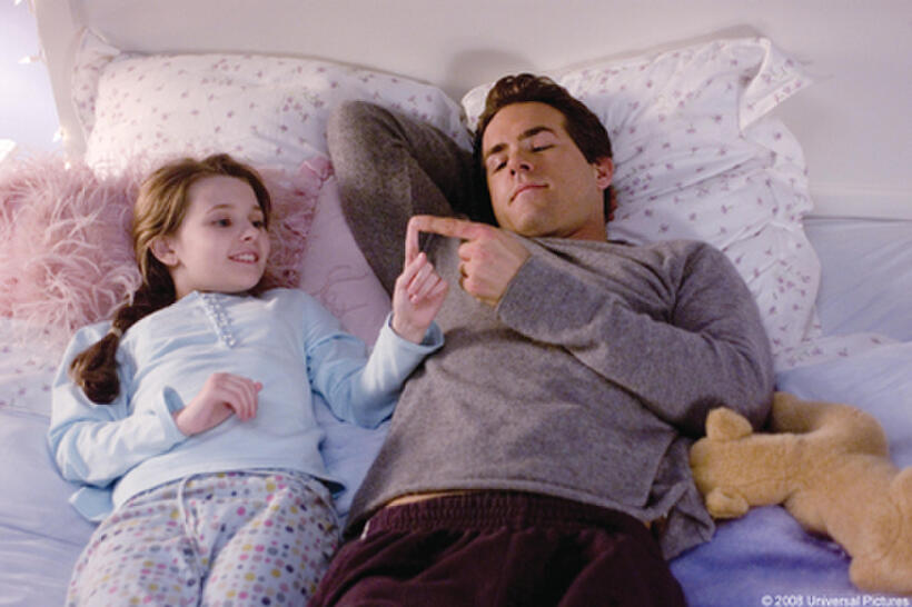 Abigail Breslin and Ryan Reynolds in "Definitely, Maybe."