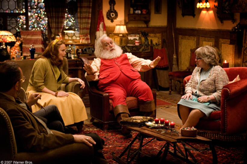Allan Corduner, Miranda Richardson, Paul Giamatti and Kathy Bates in "Fred Claus."