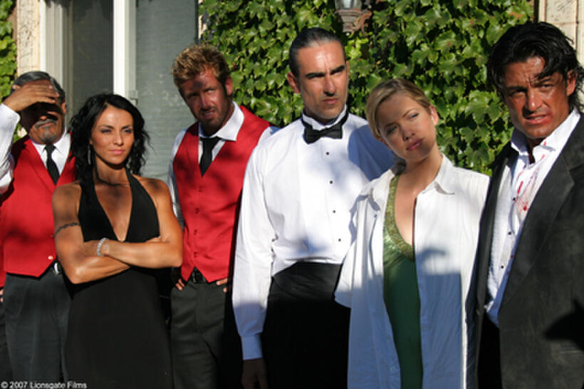 The crew of thieves in "Ladron que Roba a Ladron."