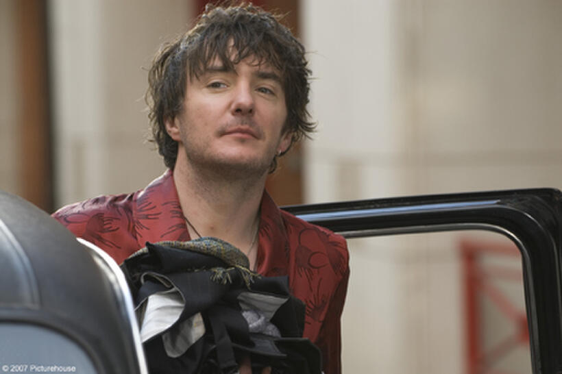 Dylan Moran in "Run, Fat Boy, Run."