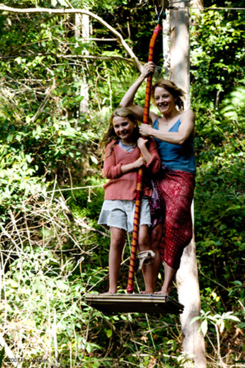 Abigail Breslin and Jodie Foster in "Nim's Island."