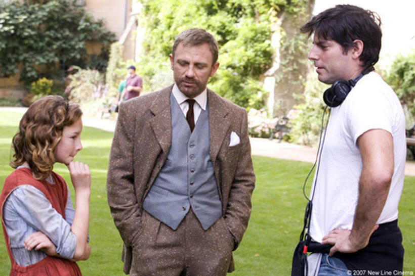 Dakota Blue Richards, Daniel Craig and director Chris Weitz on the set of "The Golden Compass."