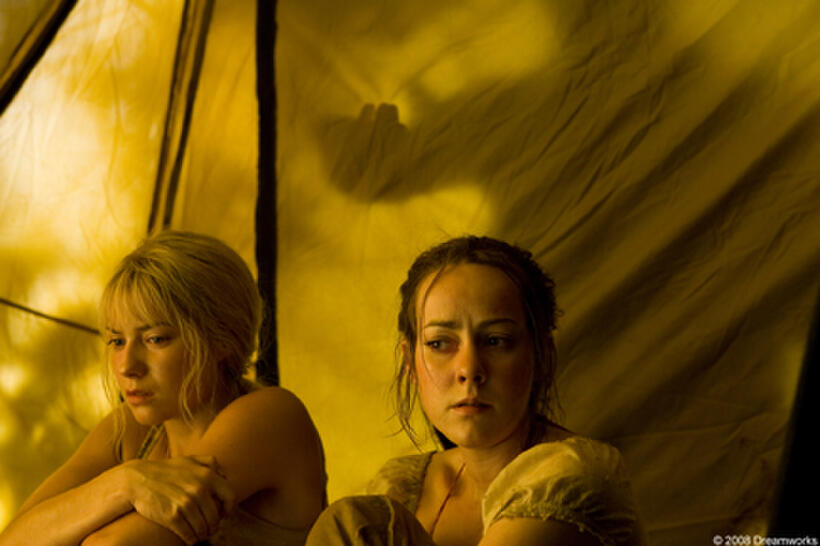 Laura Ramsey and Jena Malone in "The Ruins."