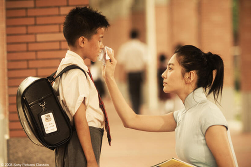 Xu Jiao and Kitty Zhang in "CJ7."