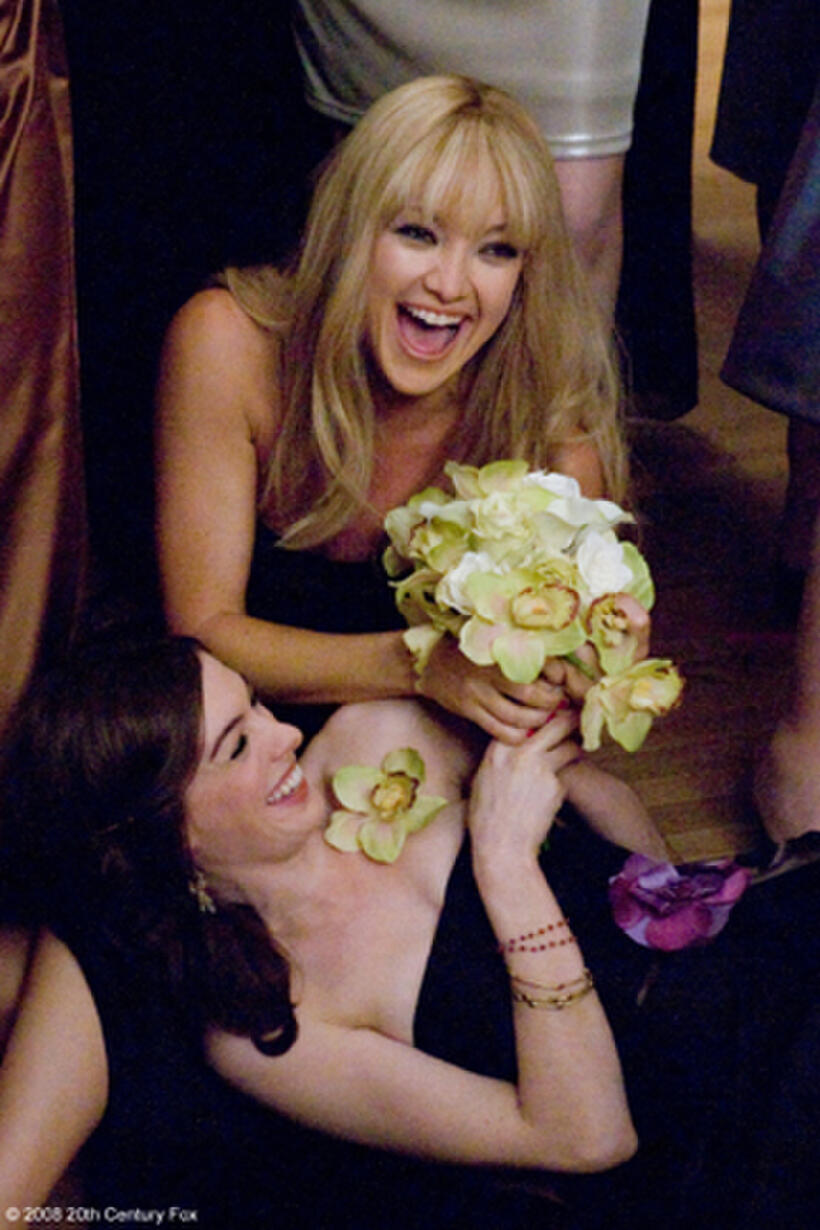 Kate Hudson as Liv and Anne Hathaway as Emma in "Bride Wars."