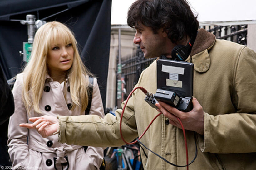 Kate Hudson and director Gary Winick on the set of "Bride Wars."