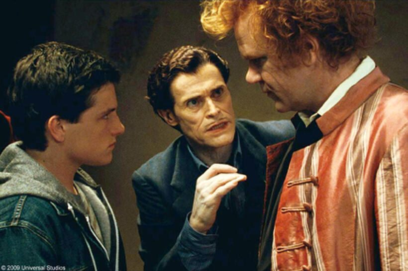  Josh Hutcherson as Steve, Willem Dafoe as Gavner Purl and John C. Reilly as Larten Crepsley in "Cirque du Freak: The Vampire's Assistant."