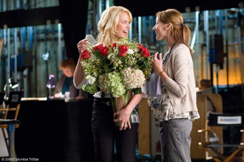 Katherine Heigl as Abby and Bree Turner as Joy in "The Ugly Truth."
