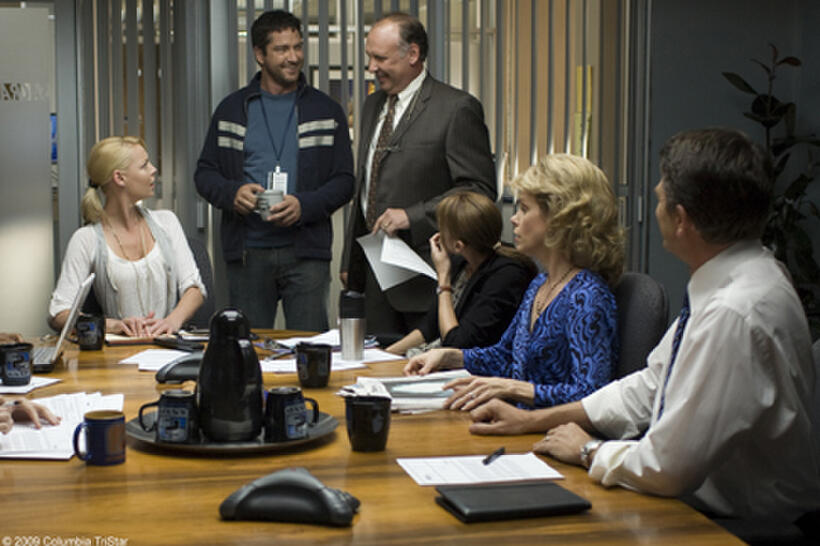 Katherine Heigl as Abby, Gerard Butler as Mike, Nick Searcy as Stuart, Bree Turner as Joy, Cheryl Hines as Georgia and John Michael Higgins as Larry in "The Ugly Truth."