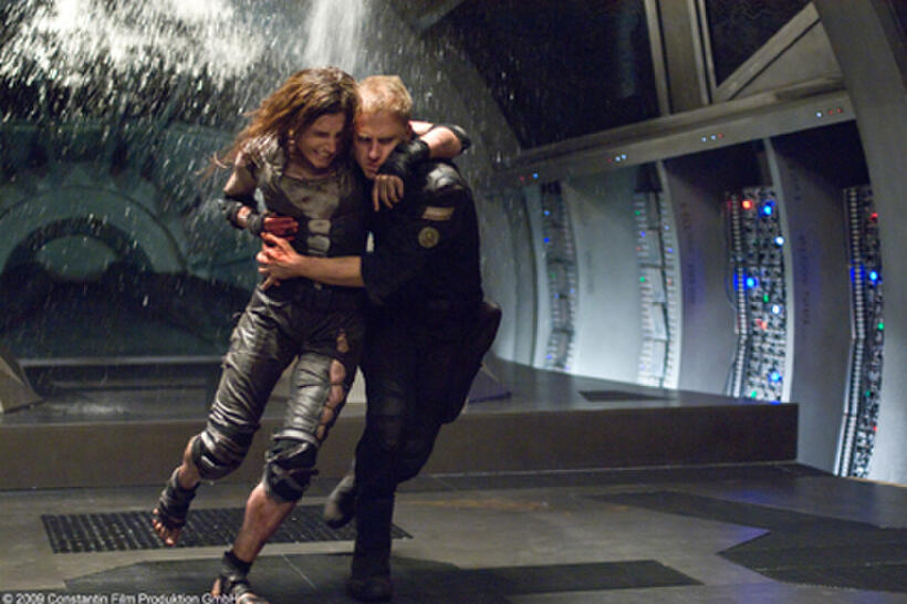Antje Traue as Nadia and Ben Foster as Bower in "Pandorum."