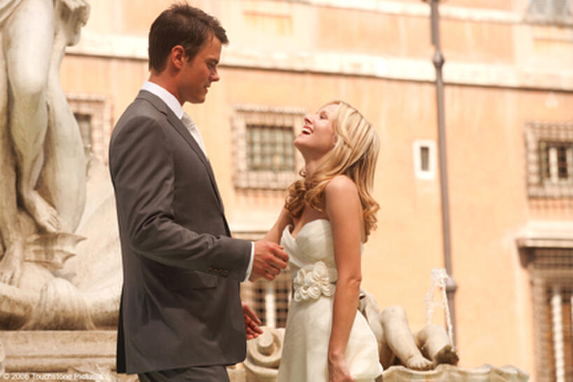 Josh Duhamel and Kristen Bell in "When in Rome."