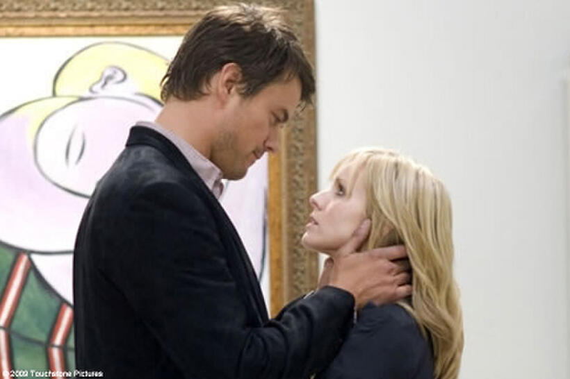 Josh Duhamel as Nick and Kristen Bell as Beth in "When in Rome."