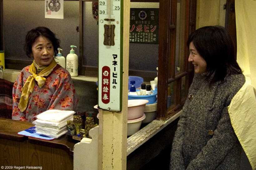 Kazuko Yoshiyuki as Tsuyako Yamashita and Ryoko Hirosue as Mika Kobayashi in "Okuribito."