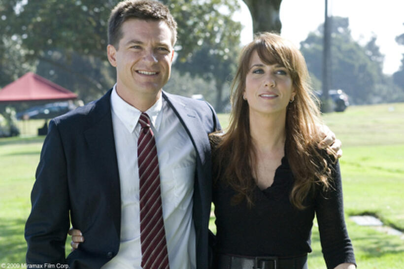 Jason Bateman as Joel and Kristen Wiig as Suzie in "Extract."