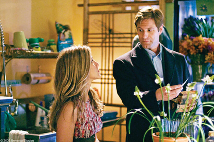 Jennifer Aniston as Eloise and Aaron Eckhart as Burke in "Love Happens."