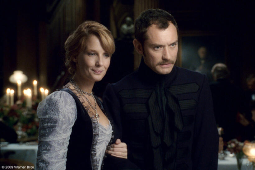 Kelly Reilly as Mary and Jude Law as Dr. Watson in "Sherlock Holmes."