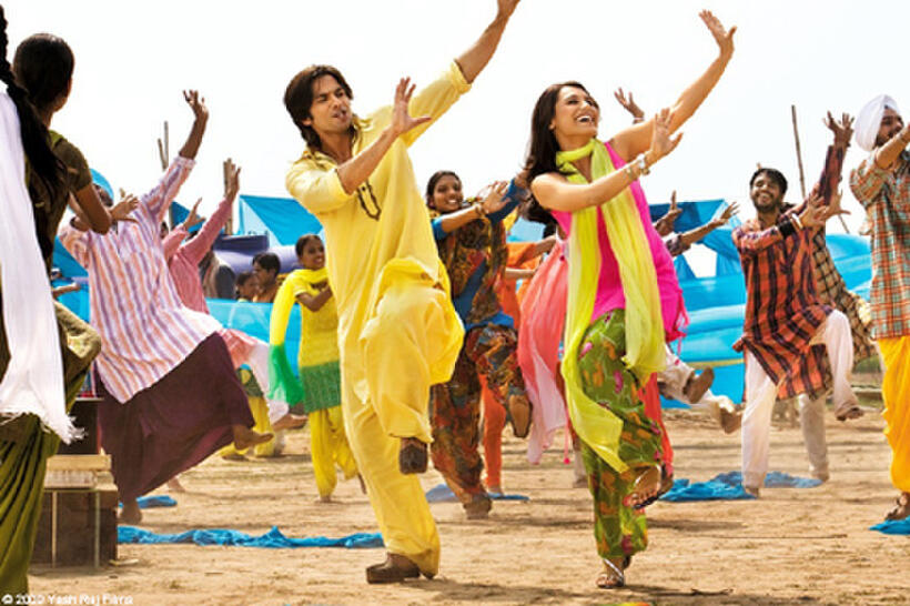 Shahid Kapoor as Rohan and Rani Mukherjee as Veera in "Dil Bole Hadippa!"