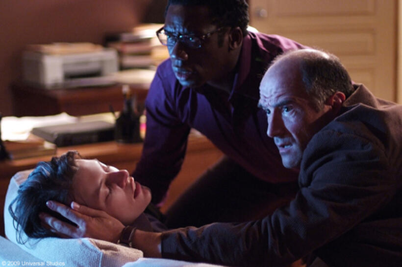 Milla Jovovich as Dr. Abigail Tyler, Hakeem Kae-Kazim as Alolowa and Elias Koteas as Dr. Campos in "The Fourth Kind."