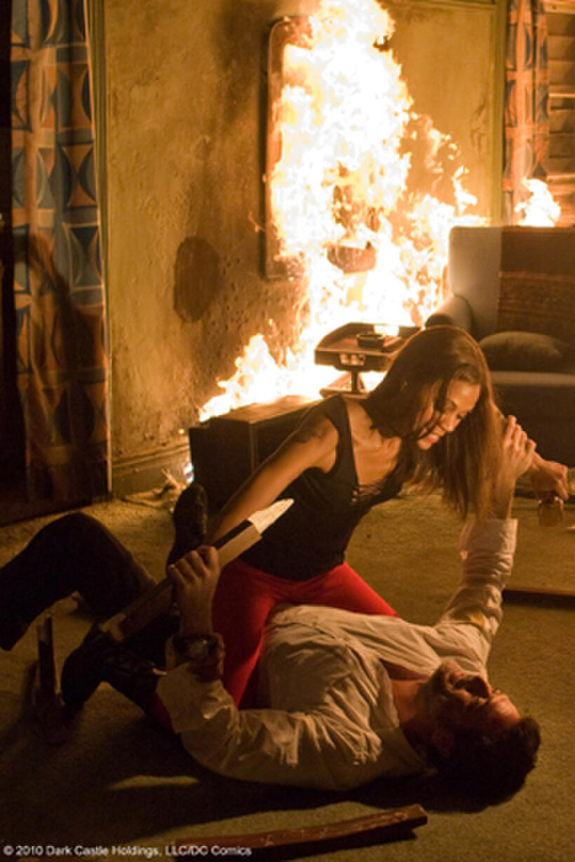 Zoe Saldana as Aisha and Jeffrey Dean Morgan as Clay in "The Losers."